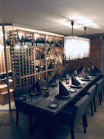 Le Vin Wine & Food